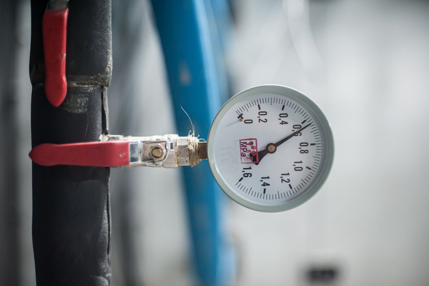 pressureregulator Pressure gauge on pipe showing Pressure Regulator Upgrade for plumbing system in Phoenix, AZ